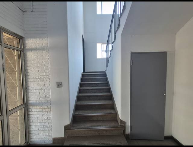 1,554M² WAREHOUSE TO LET IN BENROSE